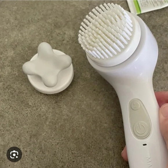 Mary Kay White Facial Cleansing Brush - Picture 2 of 3